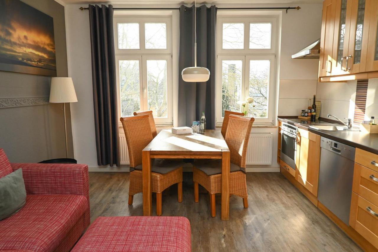 Sanssouci - Baederstilvilla Mit Individuellen Apartment Binz